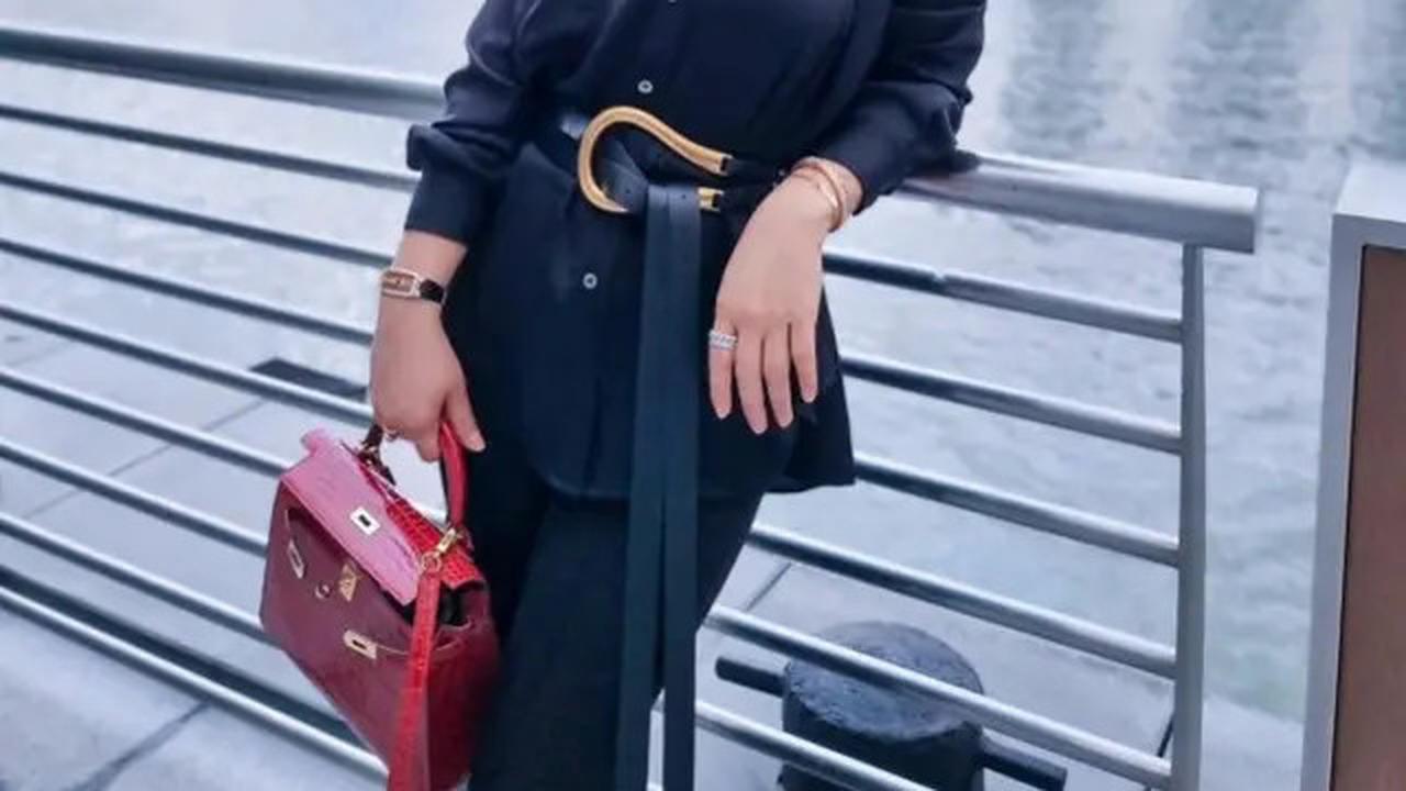 10 Inspirasi Padu Padan Atasan Hitam ala Syahrini, Tampil Menawan di Berbagai Kesempatan