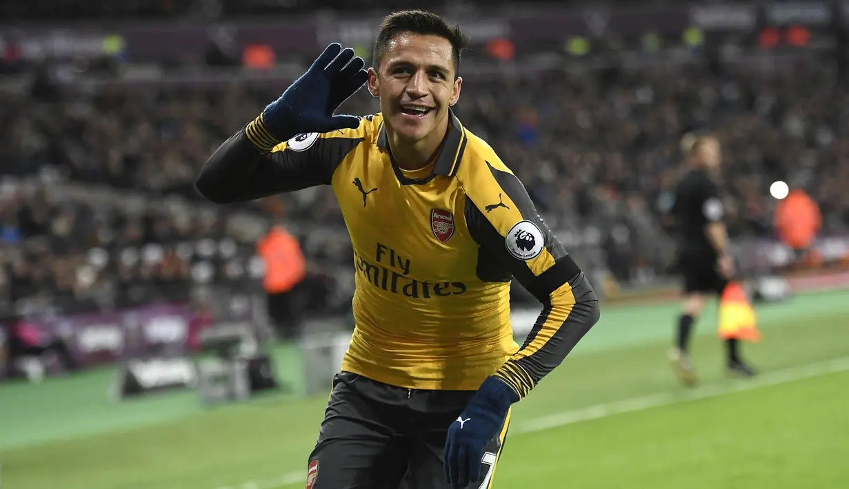 3. Alexis Sanchez (Arsenal) - 19 gol dan 9 assist, total 28. (AFP/Justin Tallis) 