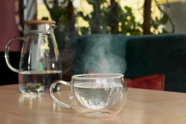 Minum Air Hangat dan Pengaruhnya pada Sistem Pencernaan