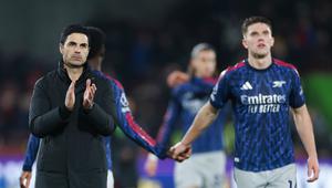 Kegagalan The Gunners meraih kemenangan di markas Brentford membuat tim asuhan Mikel Arteta itu kini hanya unggul empat poin di atas Man City yang berada di posisi kedua dalam klasemen Premier League. (AP Photo/Ian Walton)
