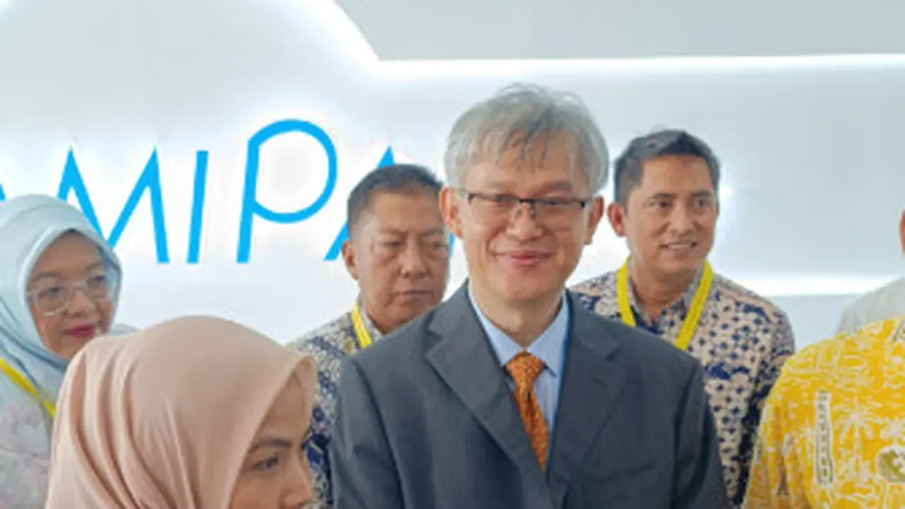 Penyampaian dari Anton Hui, Country Managing Director LamiPak Indonesia, di pers conference dalam acara peresmian PT Lami Packaging Indonesia