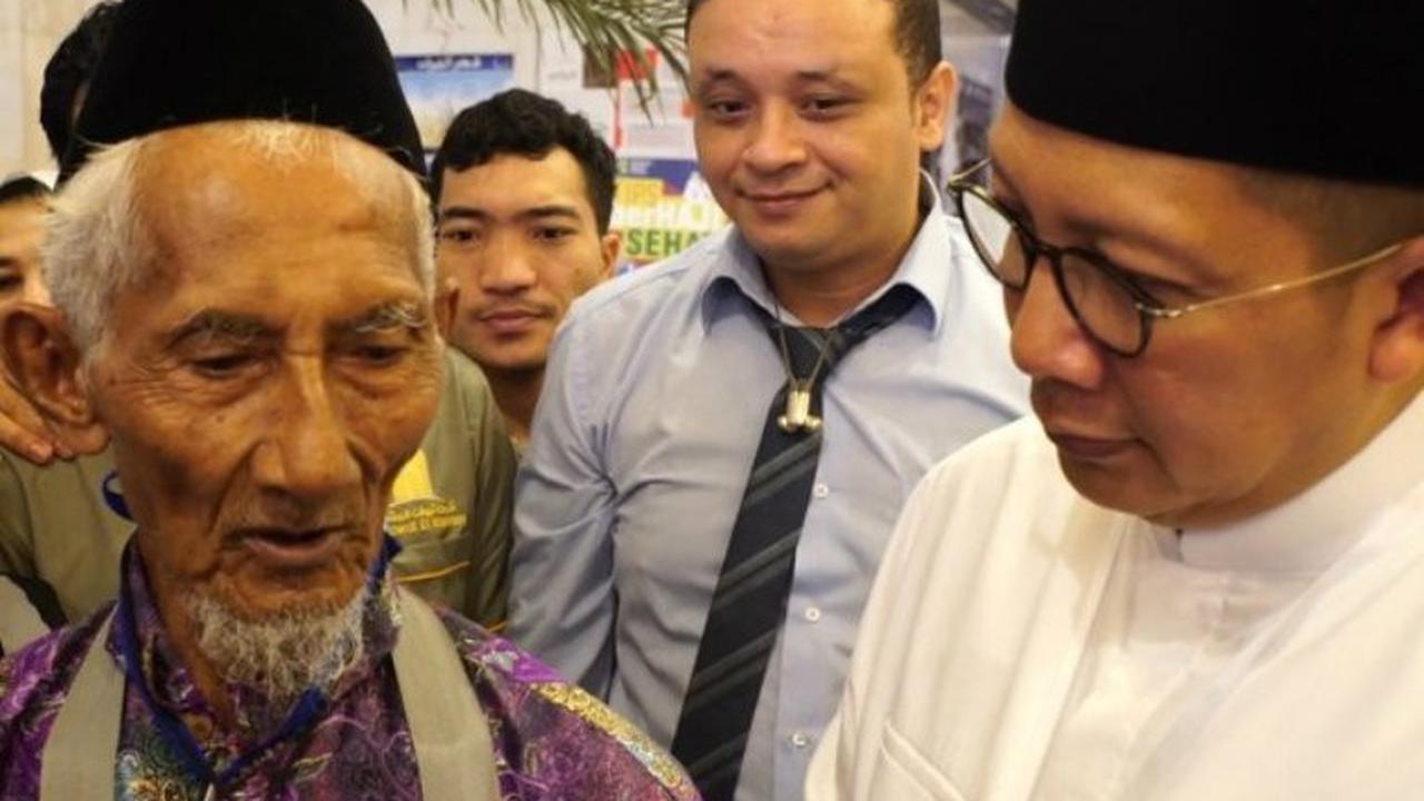 Jemaah Calon Haji Indonesia bernama Sutar