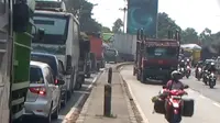 Kemacetan ini menjadi pemandangan tiap hari, apa lagi pada jam sibuk. 