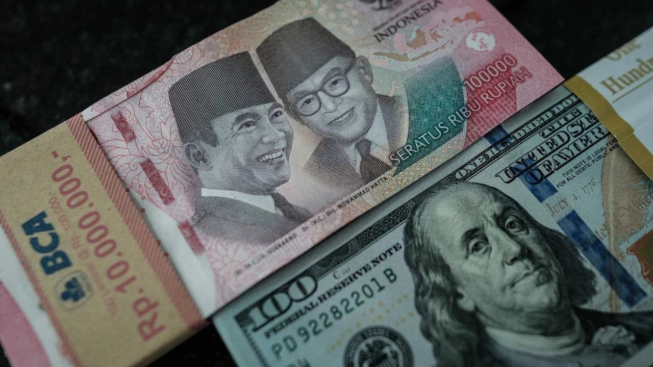 Impor Susah dan Kurs Rupiah Lemah, Harga Baju dan Sepatu di Mal Berpotensi Naik Mulai Bulan Depan