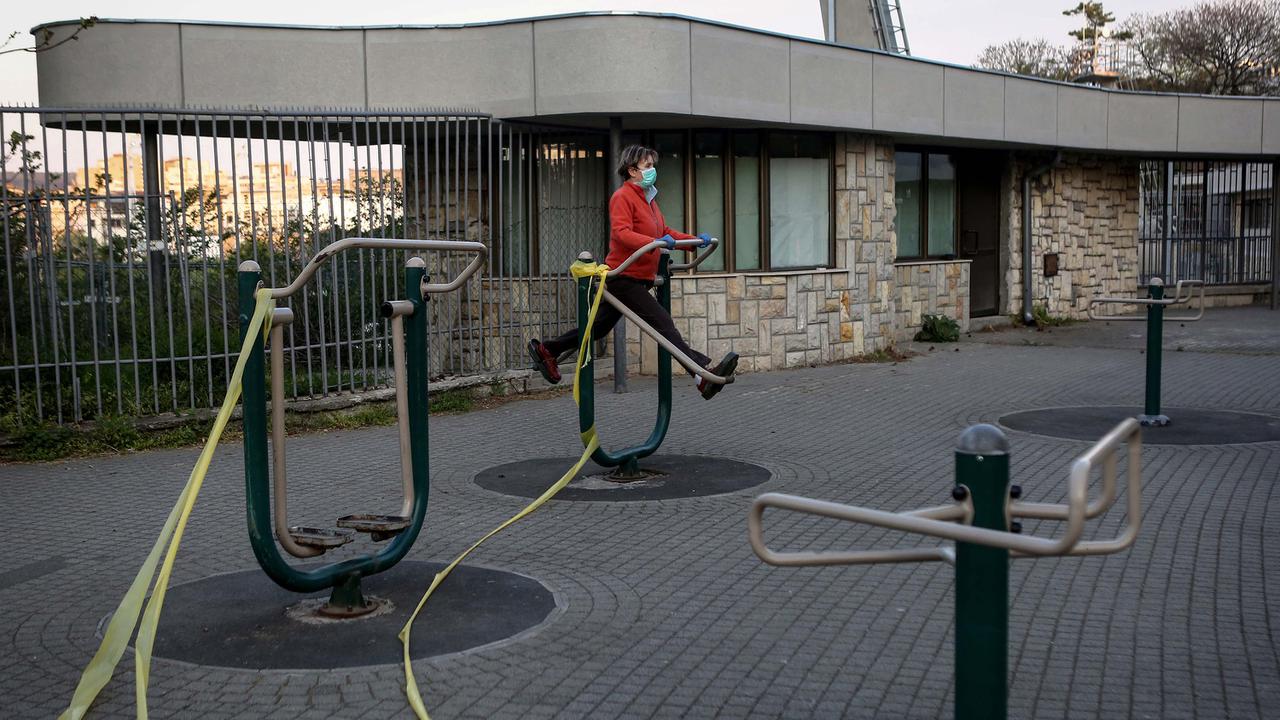 4 Aktivitas Fisik Sederhana dan Murah yang Bisa Jaga Kesehatan Tulang Lansia