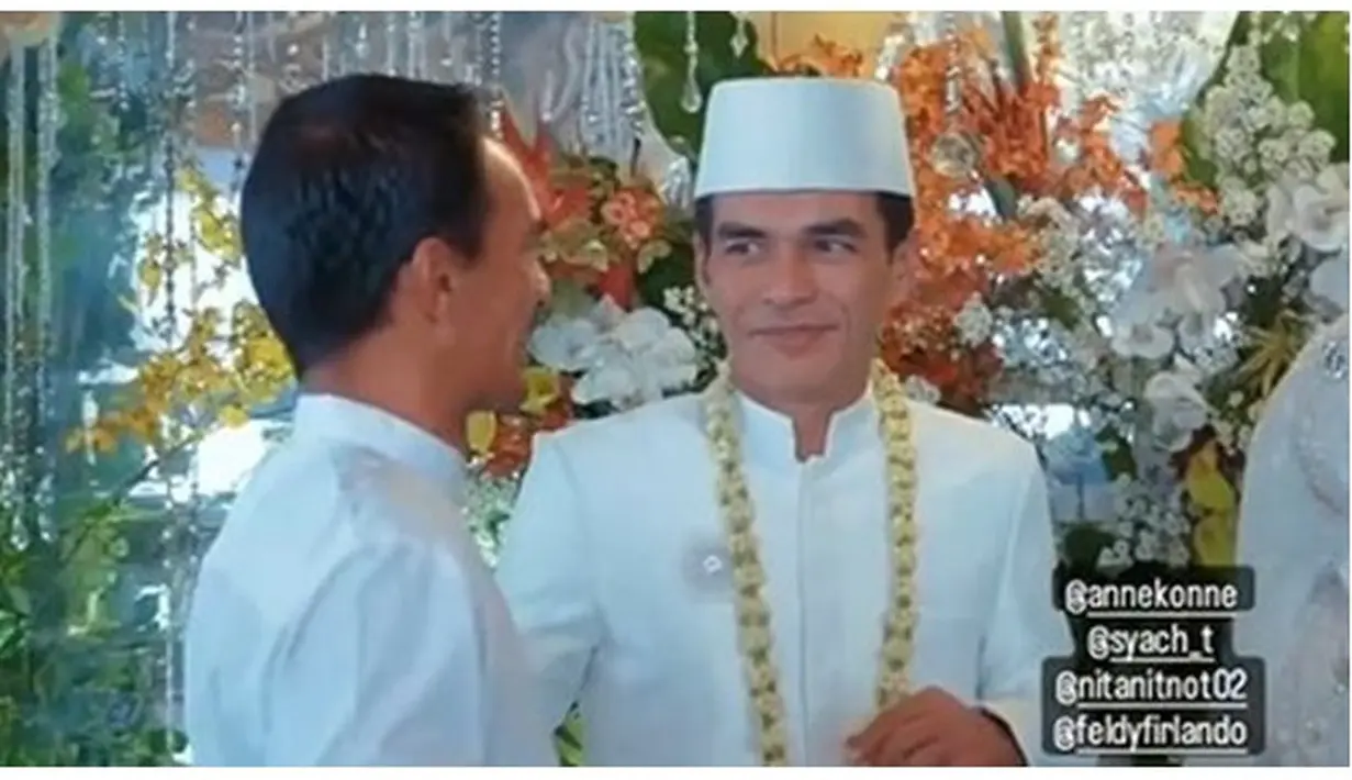 Potret anak-anak dan keluarga Teddy Syach di momen pernikahan. (Sumber: Instagram/osan_sujed / Kapanlagi)