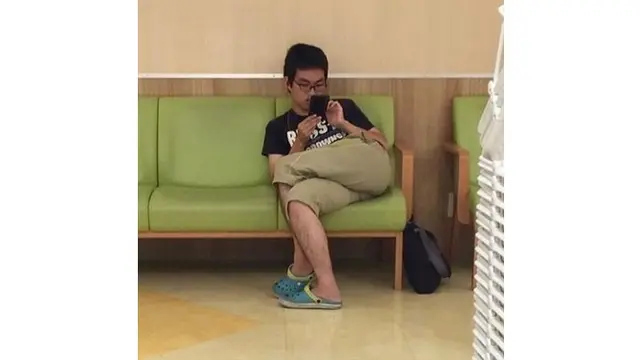 6 Posisi Orang Duduk Ini Nyeleneh Banget, Persulit Diri