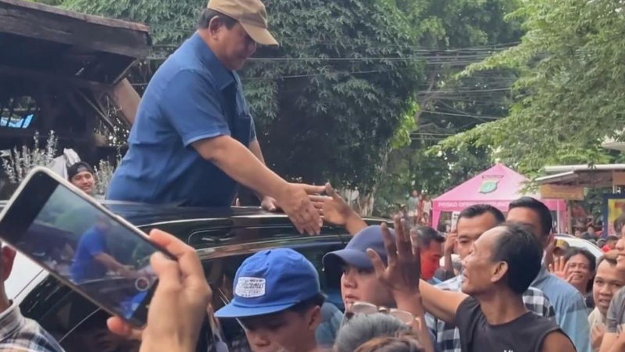 Presiden Prabowo Spontan Tinjau Permukiman Warga di Bantaran Rel Senen, Janjikan Hunian Layak