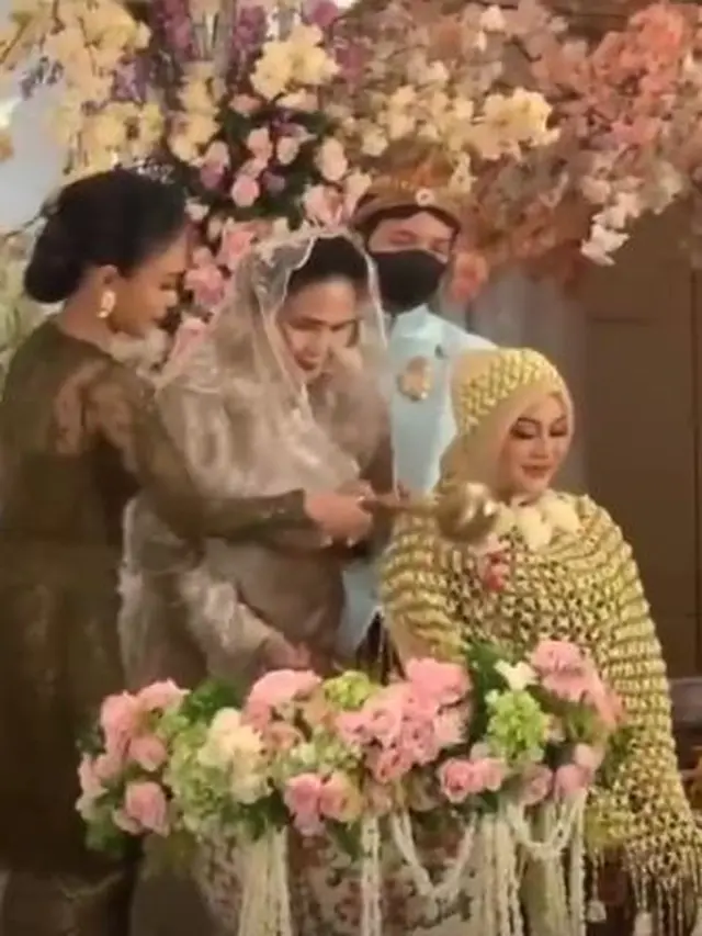 7 Potret Tasyakuran 7 Bulan Kehamilan Aurel Hermansyah, Digelar Mewah