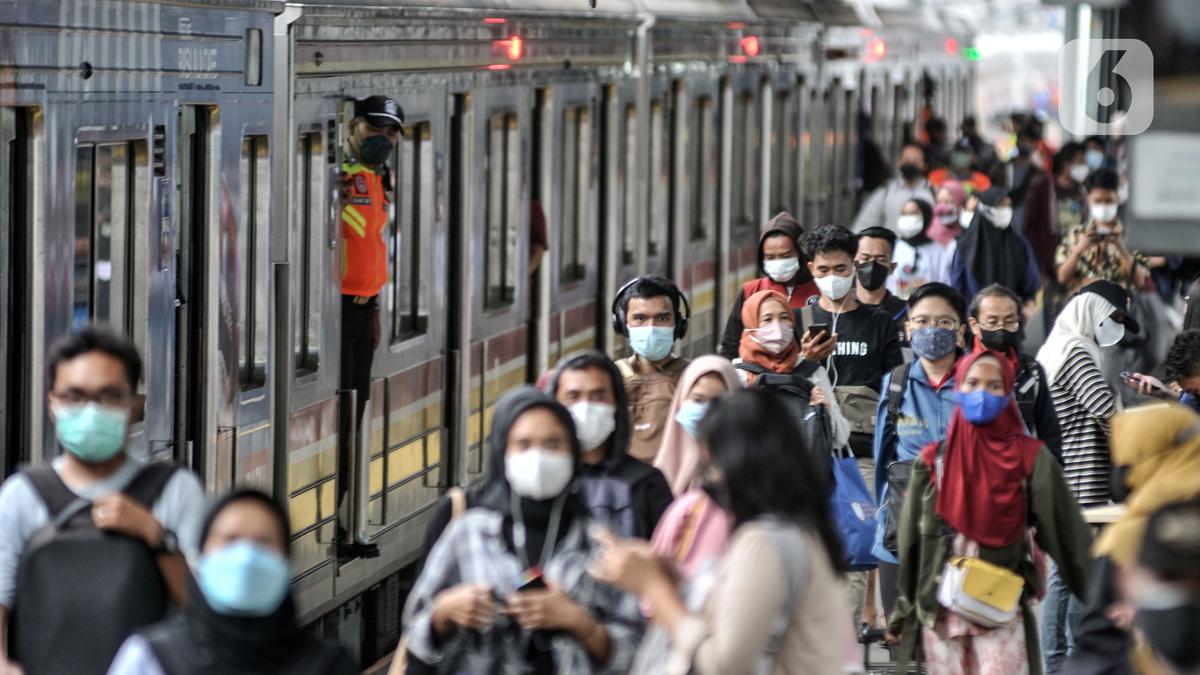 Kepribadian Berdasarkan Cara Berperilaku di KRL, Kamu yang Mana?