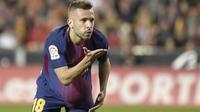 Bek Barcelona, Jordi Alba menerima bayaran per minggu sebesar 100.000 pound sterling dan memiliki kontrak dengan tim Catalan tersebut hingga 2020. (AFP/Jose Jordan)