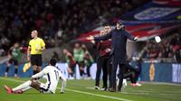 Pelatih Timnas Inggris, Thomas Tuchel melakukan protes setelah pemainnya dilanggar oleh pemain Albania dalam laga Kualifikasi Piala Dunia 2026 di Wembley Stadium, London, Jumat (21/03/2025) waktu setempat. (AP Photo/Alastair Grant)