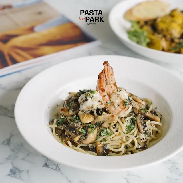 Spaghetti Aglio Olio Pasta By The Park