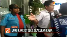 Sang juru parkir mengaku, jika lahan parkirnya tidak menyalahi aturan. Meski demikian, petugas tetap menderek dua unit kendaraan.