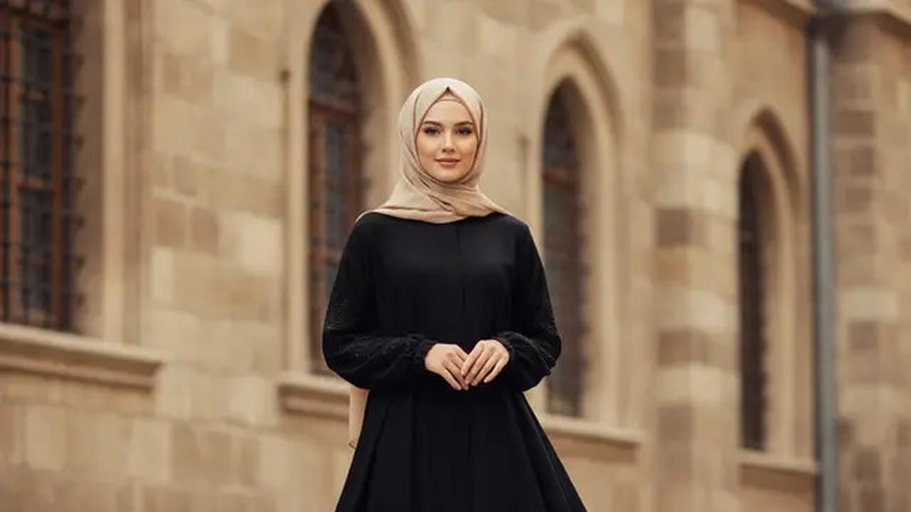 8 Model Gamis Abaya Hitam Terbaru, Fashion Simple yang Tampak Elegan