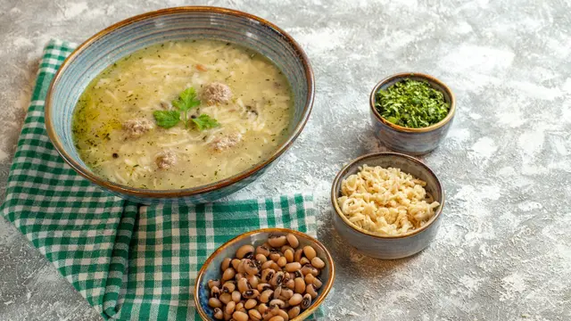 Cara Membuat Sup Quinoa dan Kacang Polong
