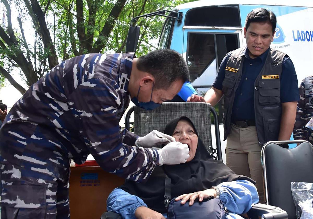 FOTO: Kasal dan Alumni AAL &rsquo;93 Gelar Bakti Sosial di Sukabumi