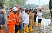 Tinjau Longsor TPST Bantargebang, Pramono Sebut Sampah Tutup Aliran Sungai Ciketing 40 Meter