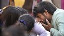 Bajrang Punia, pegulat India yang memenangkan medali perunggu di Olimpiade Tokyo 2020, berbicara kepada media selama protes terhadap Presiden Federasi Gulat India Brijbhushan Sharan Singh dan pejabat lainnya di New Delhi, India, Jumat (20/1/2023). Pegulat top India memimpin protes di dekat gedung parlemen menuduh presiden federasi dan pelatih melakukan pelecehan seksual dan mental terhadap pegulat muda. (AP Photo/Manish Swarup)