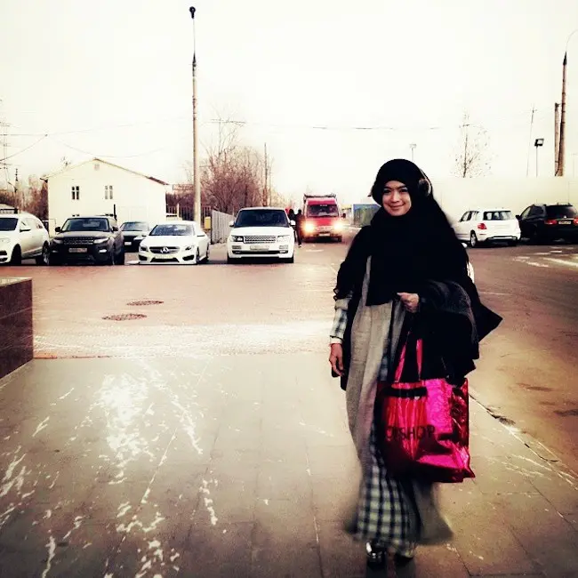 Selebriti cantik yang memutuskan untuk berhijab syar'i. (sumber foto: @yulia_rachman/instagram)