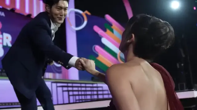 Luna Maya disalami Siwon Choi (YouTube/Luna Maya)