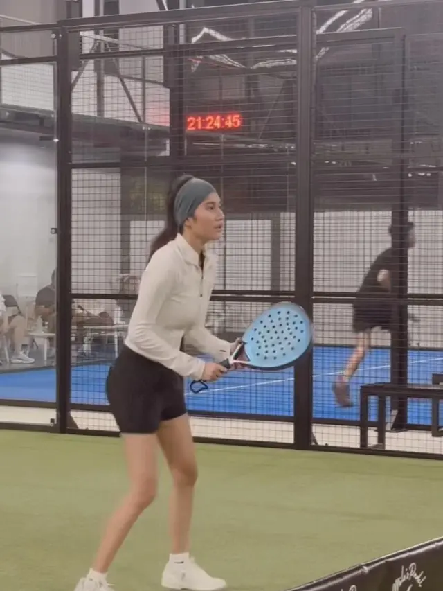 Ramai Diduga Hamil Anak Pertama, Azizah Salsha Istri Pratama Arhan Enerjik Main Tenis (instagram/arhanazizah.official)