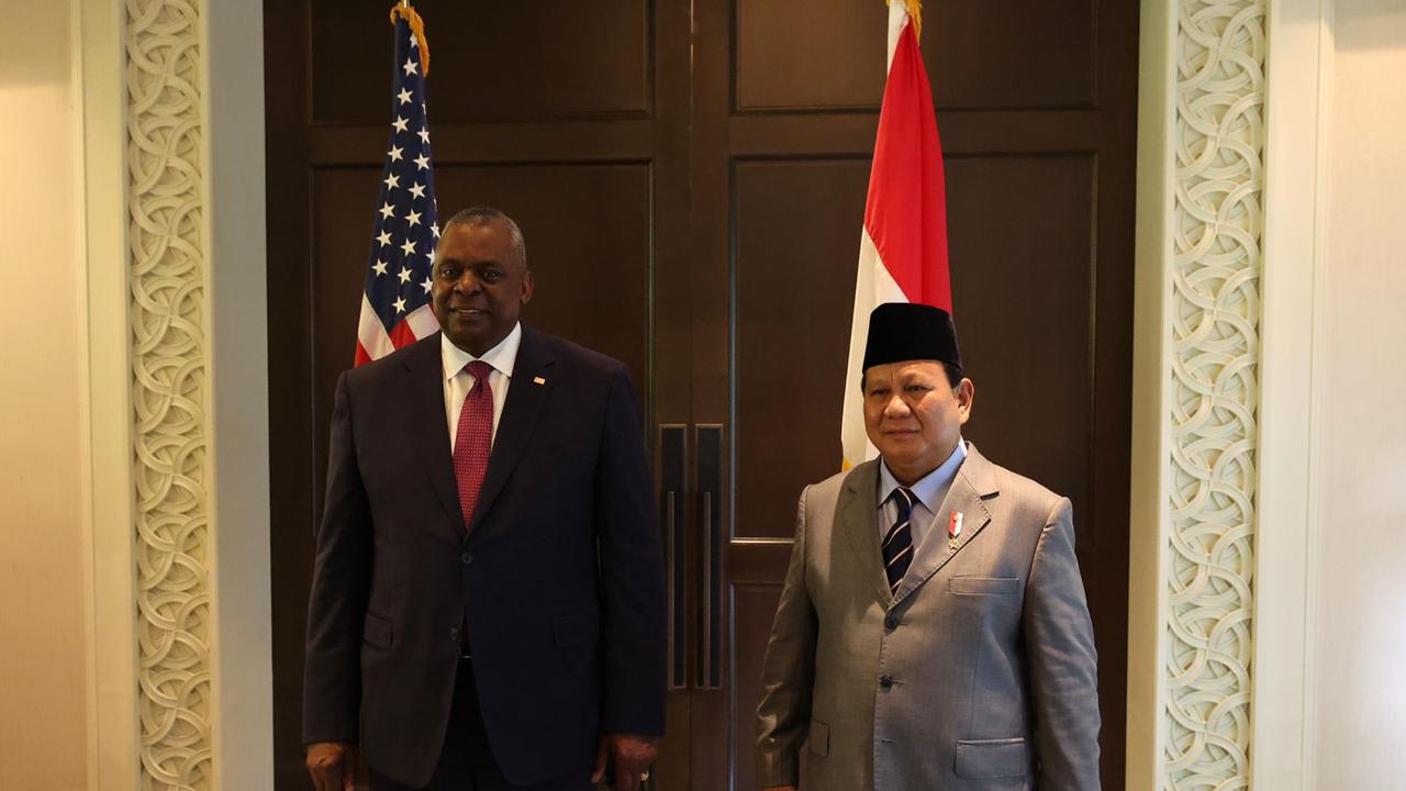 Menteri Pertahanan RI Prabowo Subianto saat berjumpa dengan Menhan Amerika Serikat (US SecDef) Lloyd James Austin III di Singapura