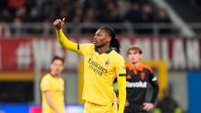 Selebrasi Rafael Leao dalam laga Serie A antara AC Milan vs Como, Kamis (19/2/2026). (Fabio Ferrari/LaPresse via AP)