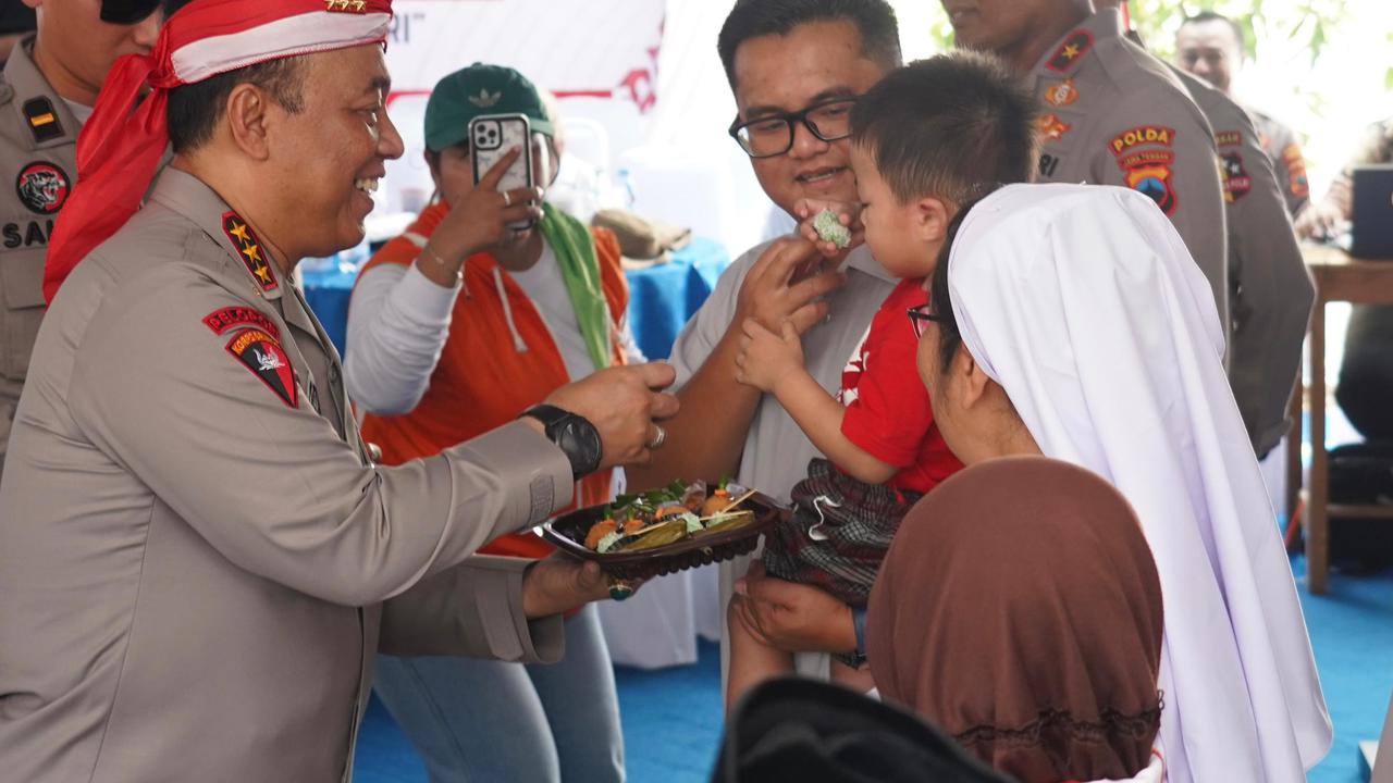 Wakapolri Semringah Berbagi Kebahagiaan
