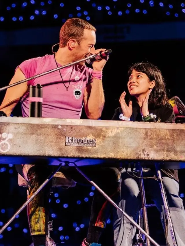 Penggemar Asal Indonesia Diajak Chris Martin Naik ke Panggung Konser Coldplay di Denmark: Greatest Day in My Life