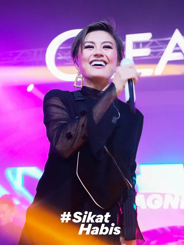 Teknologi Sampo Anti Ketombe Generasi Baru dari Clear mampu Sikat Habis Ketombe 100% Yakin.