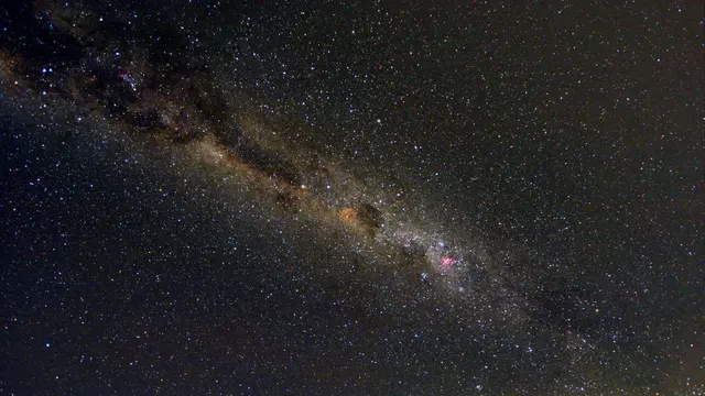Menguak Tabir Gumpalan Awan Gelap di Antariksa