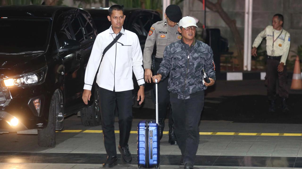 FOTO: Bupati Lampung Tengah Terjaring OTT KPK Terkait Dugaan Suap Pengesahan RAPBD