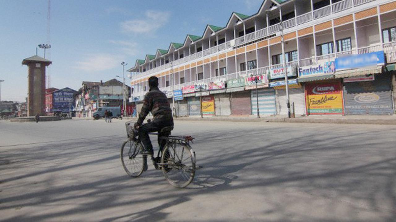 Polisi Baik Hati Beri Tunawisma Sepeda Riuhkan Publik 