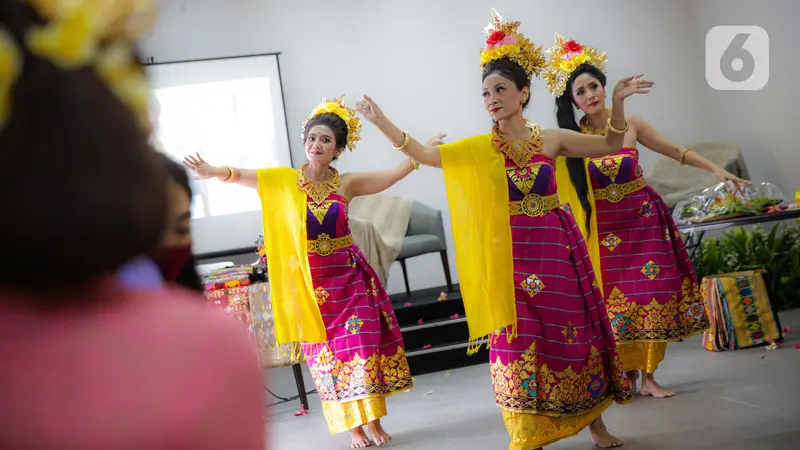 Mengangkat Kembali Bali Pascapandemi COVID-19 Lewat Kebaya Bali