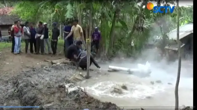 Air ini muncul saat sedang melakukan pengeboran tanah untuk mendapatkan air bersih bagi warga.