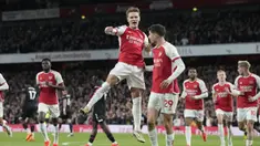 Pergantian pemuncak klasemen sementara Liga Inggris kembali pada pekan ke-31 Premier League 2023/2024. Liverpool yang belum berlaga pada pekan ke-31 harus kembali dikudeta posisinya sebagai pemuncak klasemen oleh Arsenal yang sukses meraup tiga poin penuh berkat kemenangan 2-0 atas Luton Town, Kamis (4/4/2024) dini hari WIB. Dua gol kemenangan The Gunners dihasilkan oleh sang kapten, Martin Odegaard (24') dan gol bunuh diri bek Luton asal Jepang, Daiki Hashioka di penghujung babak pertama. (AP Photo/Frank Augstein)