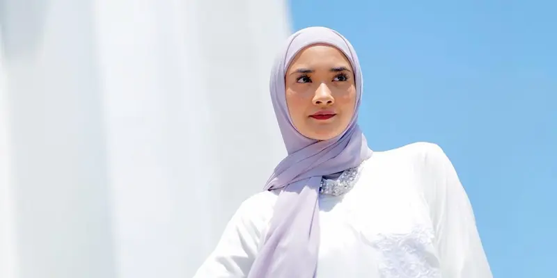 Bikin Pangling, Ini Potret Nadya Arina saat Jalani Umrah