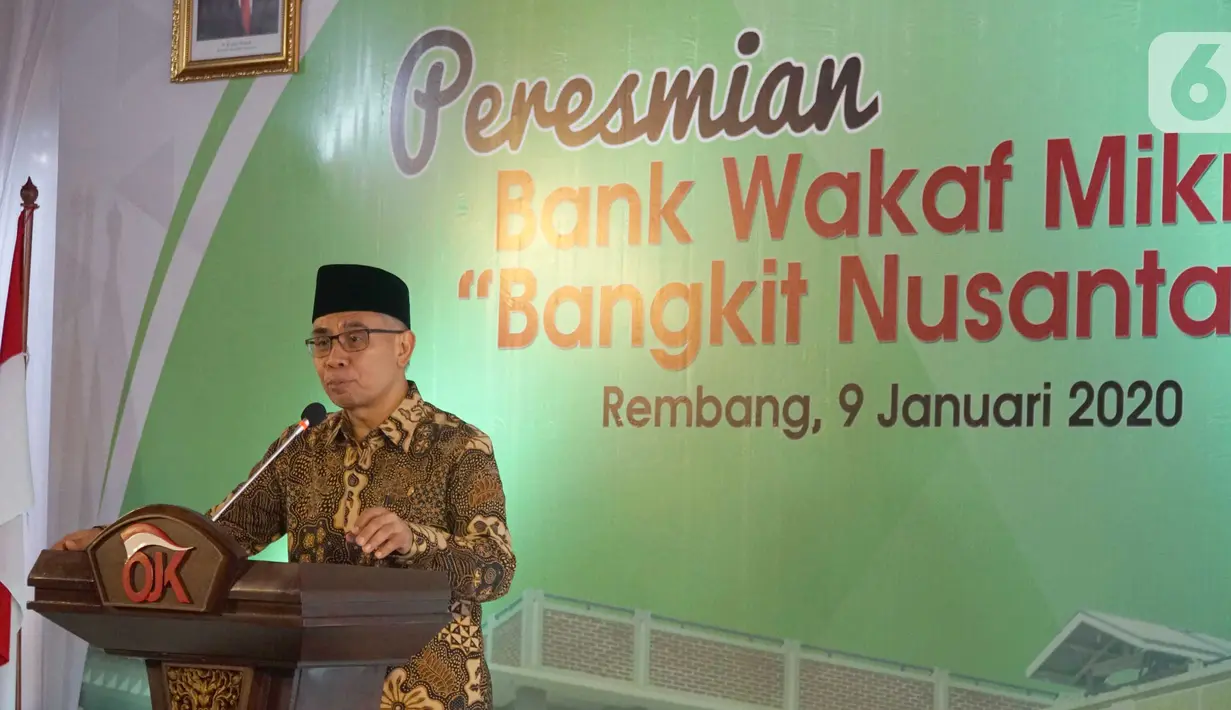 Ketua Dewan Komisioner Otoritas Jasa Keuangan (OJK) Wimboh Santoso memberi sambutan pada peresmian Bank Wakaf Mikro (BWM) Pesantren Raudlatut Thalibin di Rembang, Jateng, Kamis (09/01/2020). Grup Astra berkomitmen untuk menjadi donatur BWM dalam rangka mendukung program OJK. (Liputan6.com/HO/Eko)