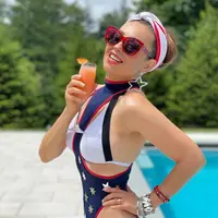 Jika melihat penampilan Thalia seprti ini, rasanya tak menyangka jika usianya sudah 49 tahun. (Foto: instagram.com/thalia)