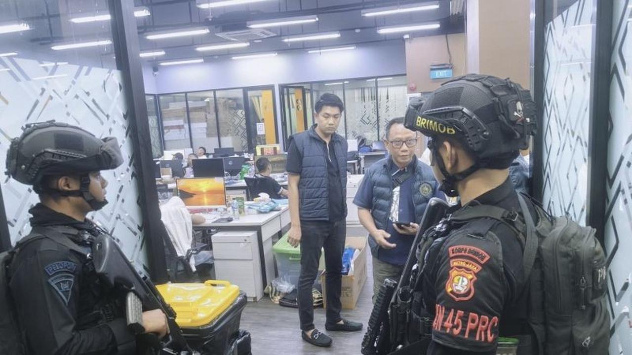 Polda Metro Jaya Gerebek Markas Judi Online Internasional di Hayam Wuruk
