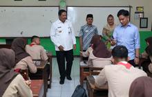 Gibran Tinjau Uji Coba Makan Gratis di SMK Semarang, Siswa: Kurang Kenyang