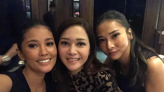 7 Potret Persahabatan Mey Chan dan Titi Rajo Bintang yang seperti Kakak Adik