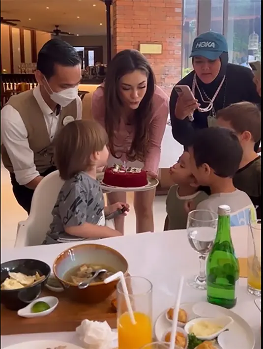 (Instagram/celine_evangelista)