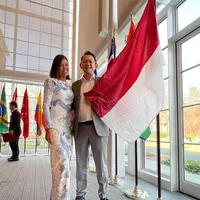 Rasa bangga menyelimuti Titi Radjo Padmaja ketika mendampingi suaminya wisuda di Harvard University.  (Instagram/titiradjopadmaja).