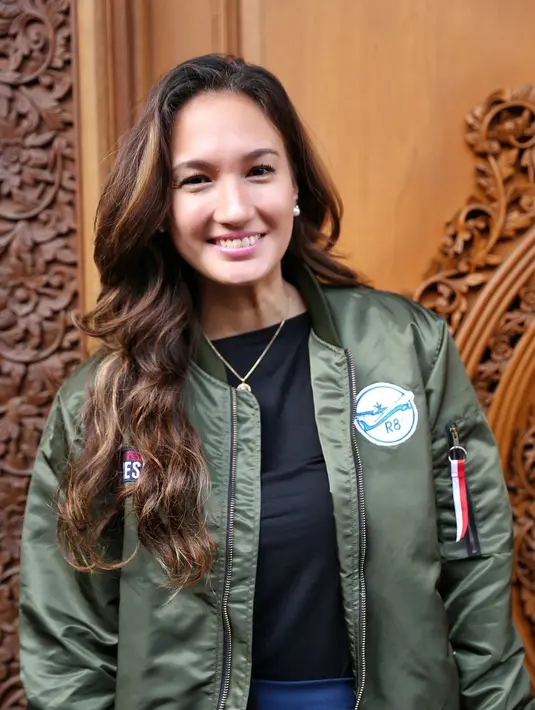 Nadine Chandrawinata juga termasuk artis yang tertutup soal asmara. Ia hanya membiarkan kabar soal asmaranya beredar tanpa memberi klarifikasi. (Adrian Putra/Bintang.com)