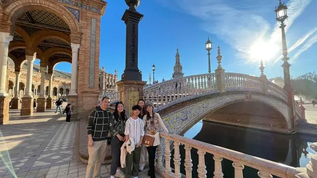 Imelda Budiman bersama suami dan ketiga anaknya berlibur ke Lisbon, Portugal, dan Spanyol. (IST)