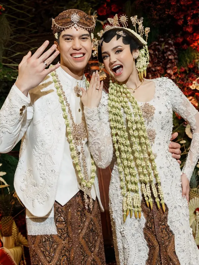 Cunduk Mentul Syifa Hadju saat akad nikah. [@syifahadju]