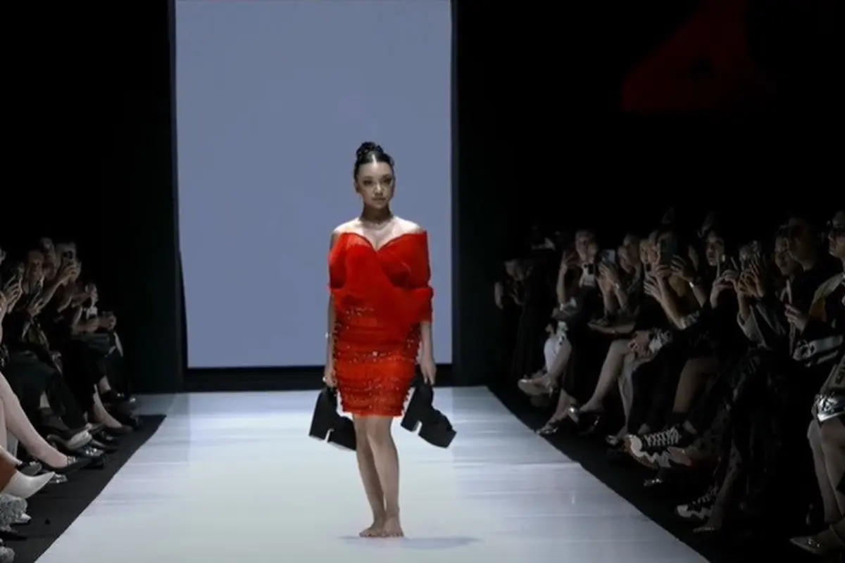 Naura Ayu  saat Catwalk