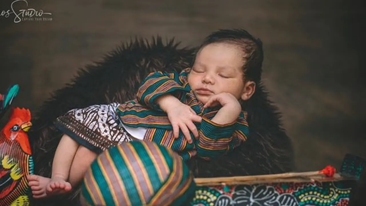 Abimanyu Manggala dalam busana adat Jawa./Copyright instagram.com/vickyshu/abimanyu_manggala